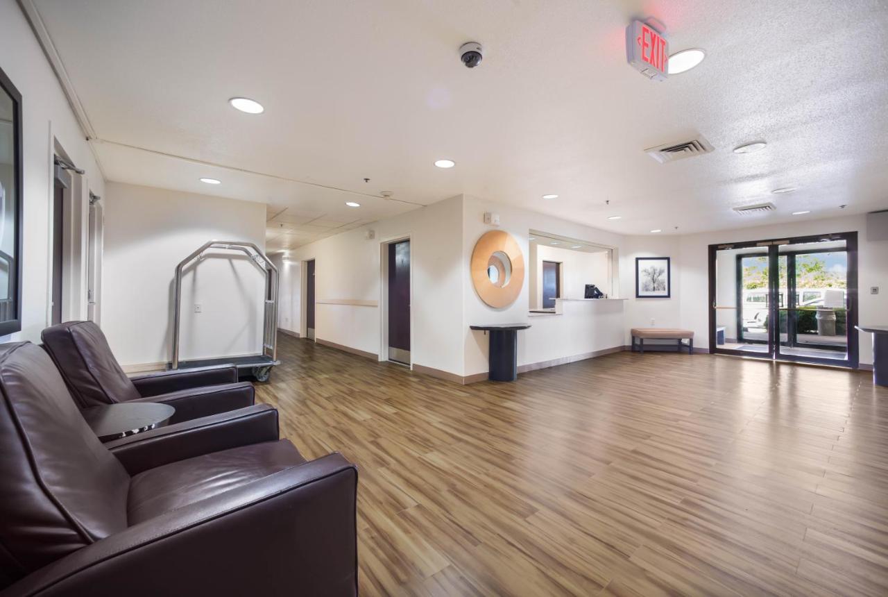 Hometowne Studios By Red Roof St. Louis - Airport/N Lindbergh Hazelwood Exterior foto